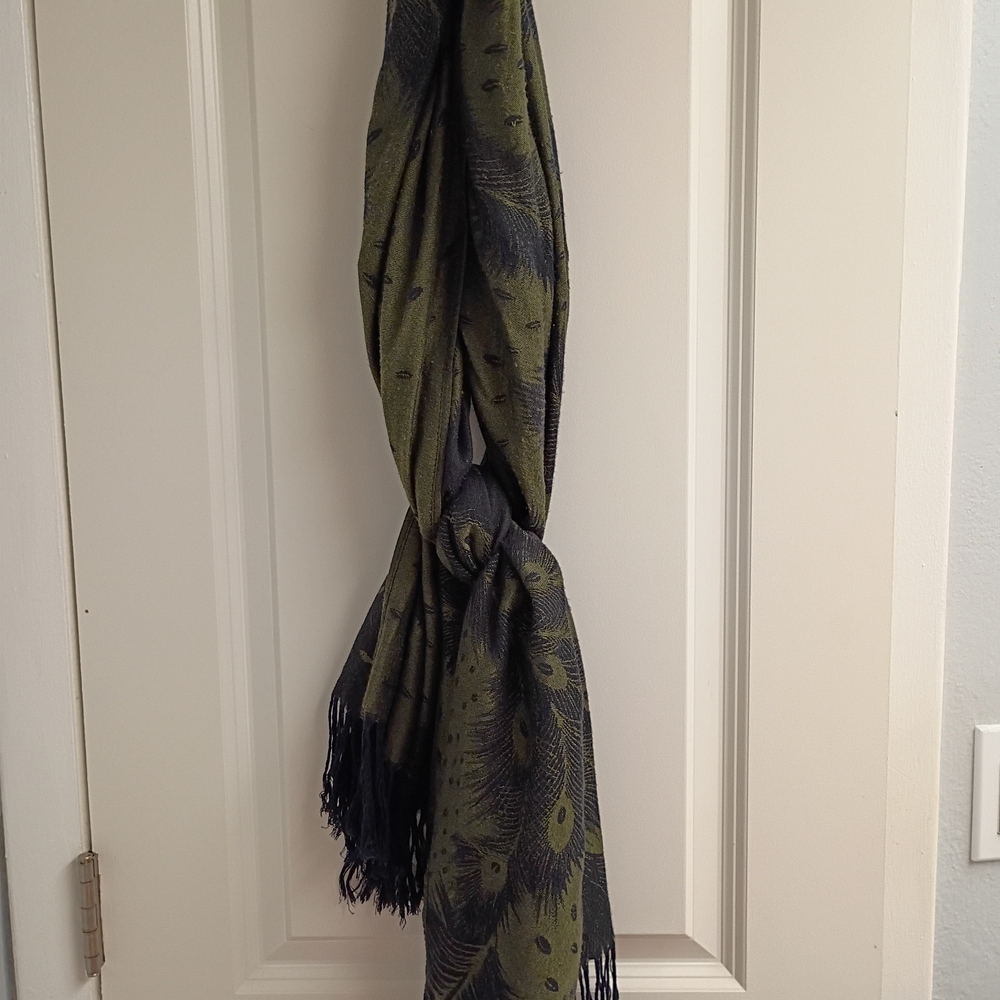 Green and Black Patterned Scarf